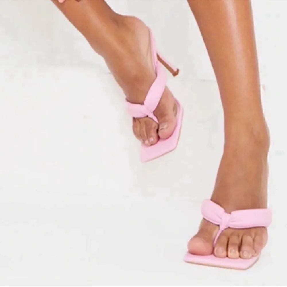 PrettyLittleThing Padded Brown Square Mouth Thong
Sandals(Size 5)